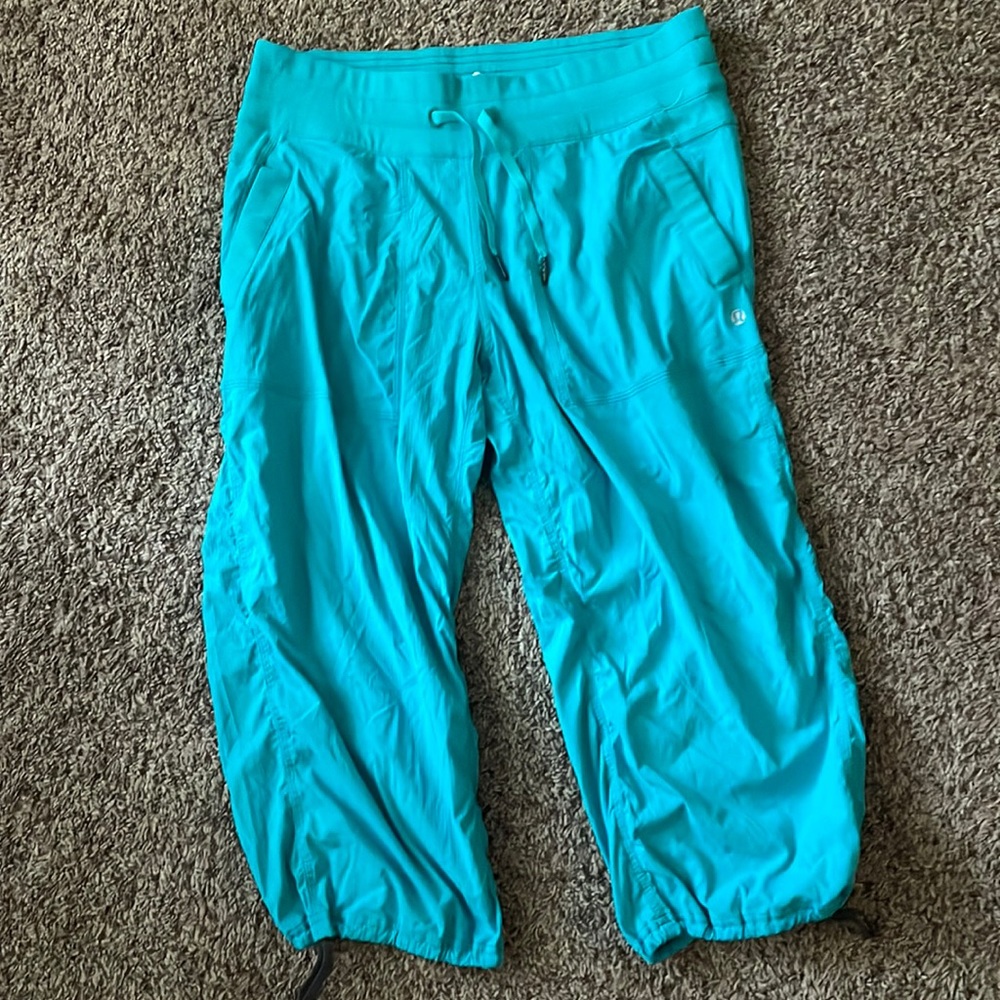 Lululemon dance studio crop